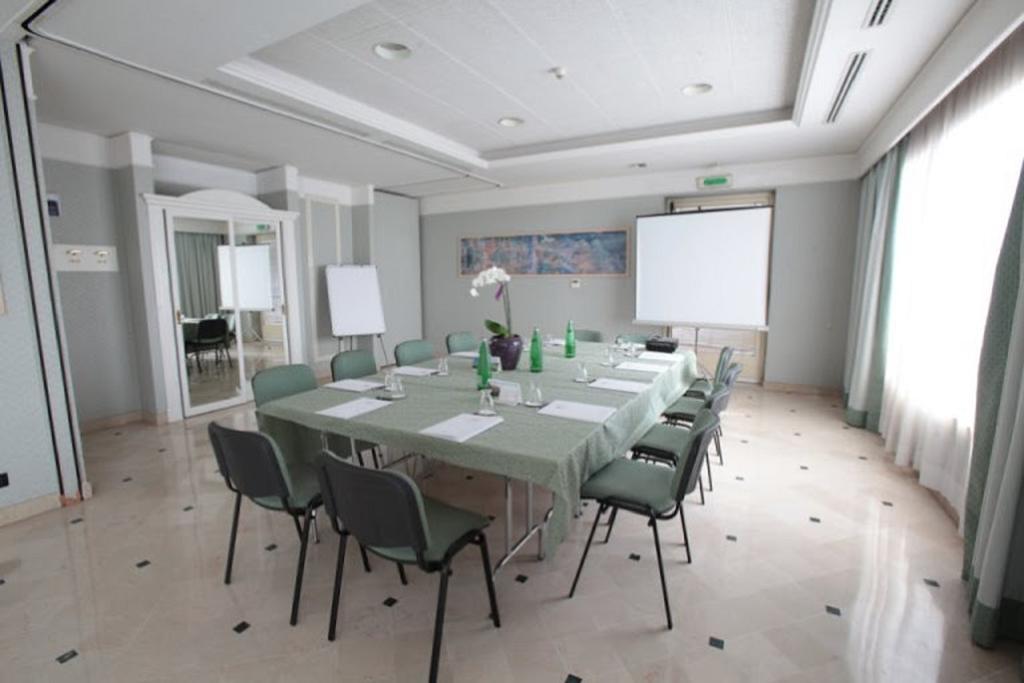 Green Park Hotel Pomezia Exterior photo